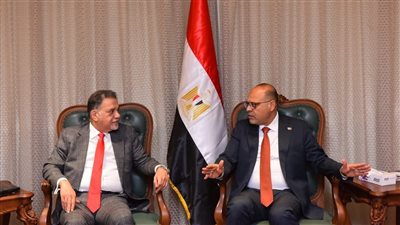 وزير العمل يناقش مع غرفة تجارة قطر تعزيز الشراكة ومتابعة نتائج الزيارة الرسمية الأخيرة