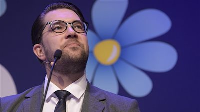 اليمين المتطرف في السويد يجدد موقفه المتشدد من الهجرة.. ماذا حدث؟