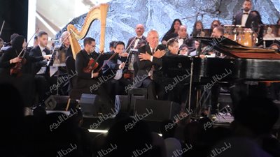 الموسيقار عمر خيرت يتألق بمهرجان الموسيقى العربية بحضور الآلاف 