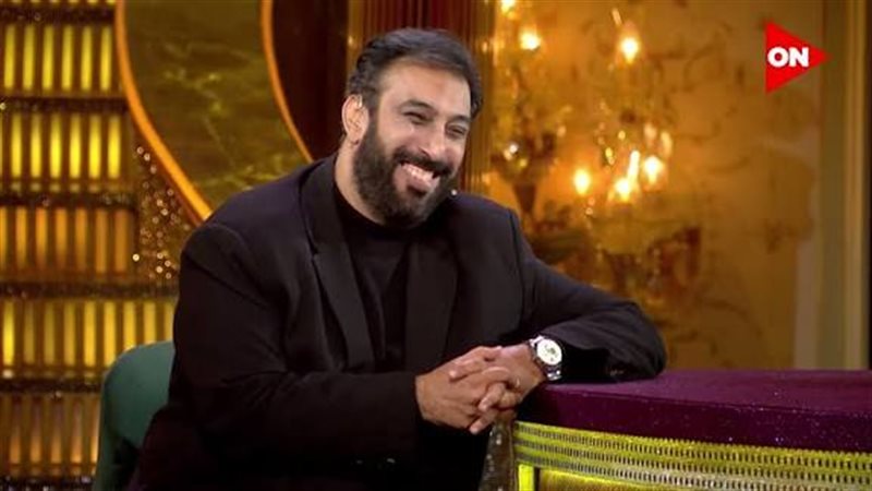 المطرب حسام حسني