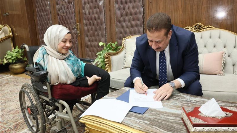 محافظ المنوفية أثناء