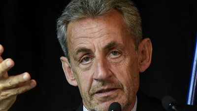 الرئيس الفرنسي الأسبق نيكولا ساركوزي يتجه إلى السجن لتنفيذ حكم صادر ضده