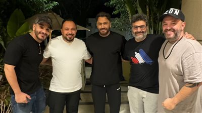 وليد منصور يطمئن الجمهور: «تامر حسني بخير.. وحفل جامعة بدر في موعده»