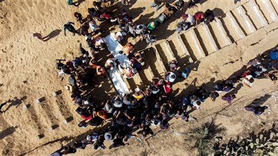 إسرائيل تسلم جثامين 30 شهيداً فلسطينياً إلى قطاع غزة عبر الصليب الأحمر الدولي