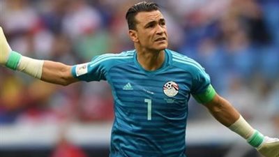 عصام الحضري يكشف أسرار توتر غرفة ملابس الأهلي: العقود فاقت الحدود