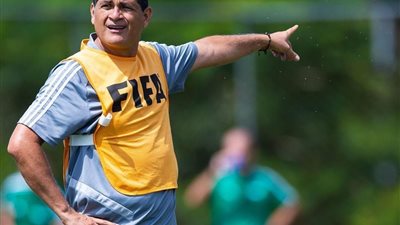 جهود مكثفة من أوسكار رويز لضمان تواجد التحكيم المصري في مونديال 2026 (خاص)