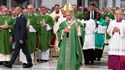 البابا لاون الرابع يترأس قداس الفرق السينودسية بالفاتيكان 