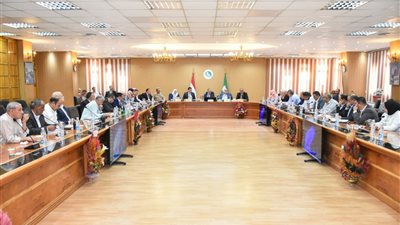 محافظ الشرقية يعقد اجتماعاً لبحث ملفات التصالح.. وتقنين أراضي أملاك الدولة