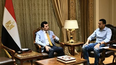 وزير الرياضة يلتقي البطل الأولمبي أحمد الجندي ويوجه بدعمه استعداداً لأولمبياد 2028