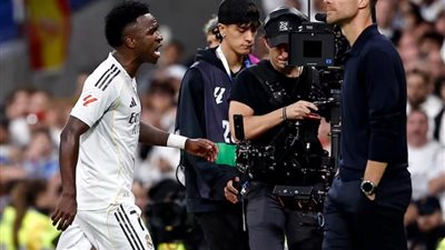 فينيسيوس جونيور يهدد بقرار ناري بعد مشادته مع تشابي ألونسو في الكلاسيكو