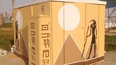تزيين الأكشاك الكهربائية برسومات فرعونية على الطرق المؤدية للمتحف الكبير