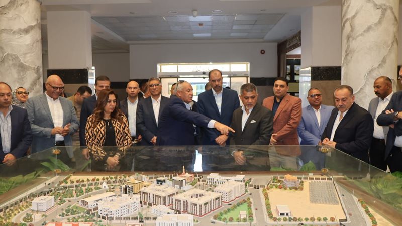 محافظ سوهاج خلال