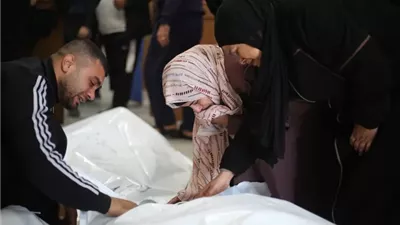 استشهاد أكثر من 90 فلسطينيًا بينهم 24 طفلًا في غارات إسرائيلية على قطاع غزة