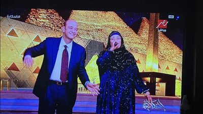 عمرو أديب يثير الجدل باستضافة 