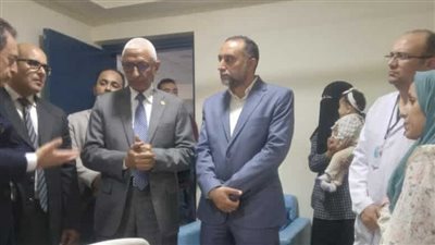 السفير الفرنسي يزور المصابين الفلسطينيين بمستشفى العريش ويشيد بجهود مصر في دعم القضية 