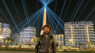 مخرج حفل افتتاح المتحف المصري الكبير يعرب عن فخره.. ماذا قال؟ 