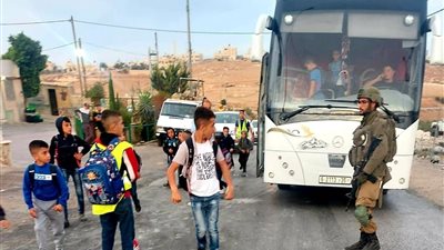 «لتفريغ المنطقة».. المستوطنون يقتحمون مدارس ومنازل بالضفة الغربية واعتقال العشرات
