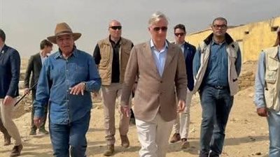 الملك فيليب ملك بلجيكا يزور سقارة.. وزاهي حواس يستعرض أحدث الاكتشافات الأثرية