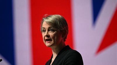 كوبر: بريطانيا تتمسك بحل الدولتين وقدمنا خطة لتفكيك سلاح حماس