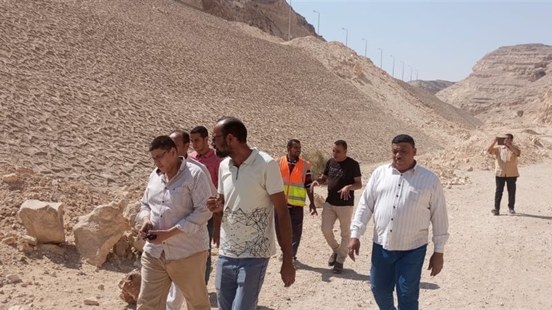 متابعة مخرات السيول