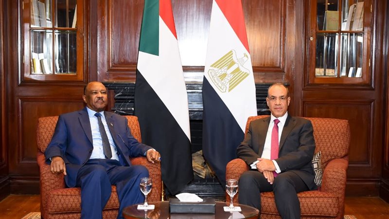 وزير الخارجية يستقبل