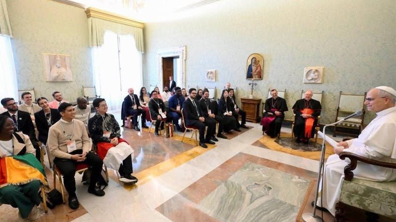 البابا لاون أثناء