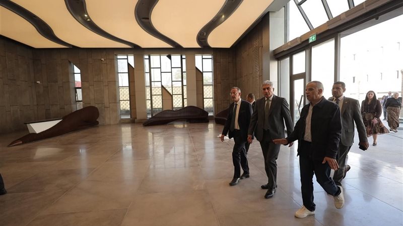 وزير السياحة والآثار