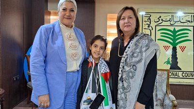 منح لقب سفيرة الطفولة للسلام للطفلة الفلسطينية ريتاج جحا