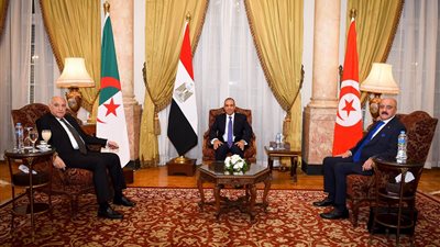 لبحث الأزمة الليبية.. تفاصيل عقد اجتماع ثلاثي لوزراء خارجية مصري وتونس والجزائر