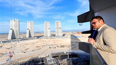 وزير الإسكان يتفقد أبراج الداون تاون بمدينة العلمين الجديدة