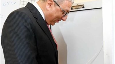 وكيل أول مجلس النواب يُدلي بصوته في انتخابات البرلمان بالجيزة