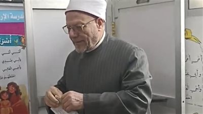 مفتي الجمهورية السابق يشارك في تصويت النواب 2025 ويؤكد أهمية الواجب الوطني