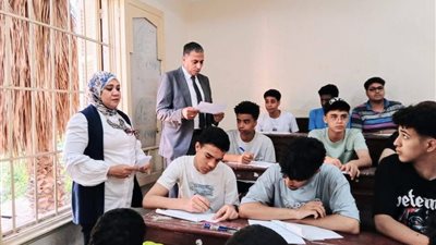 وكيل تعليم الجيزة يتابع انتظام الدراسة والفصول بالتزامن مع انتخابات مجلس النواب