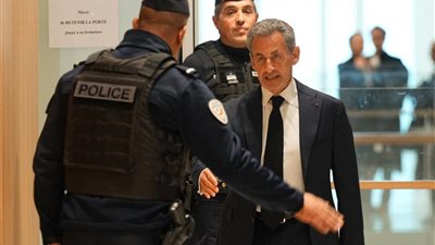 محكمة فرنسية تؤيد سجن ساركوزي ستة أشهر في قضية التمويل الانتخابي