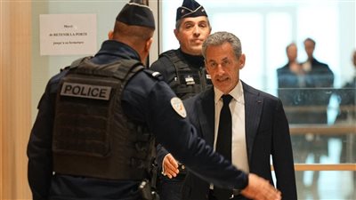 بعد استئنافه للحكم.. محكمة باريس تُفرج عن ساركوزي وتخضعه للرقابة القضائية