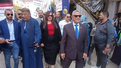 البارودي يراقب سير التصويت في لجان أسيوط برفقة مرشحي الجبهة بالقائمة الوطنية