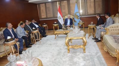 محافظ الغربية يناقش مع وزارة التنمية الزراعية دعم المزارعين وتوفير الميكنة الحديثة بالتقسيط
