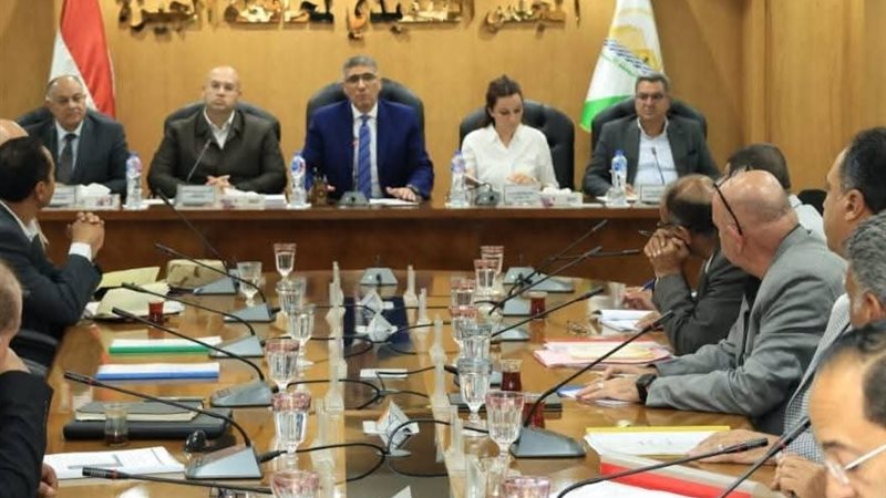 النجار أثناء اجتماعه