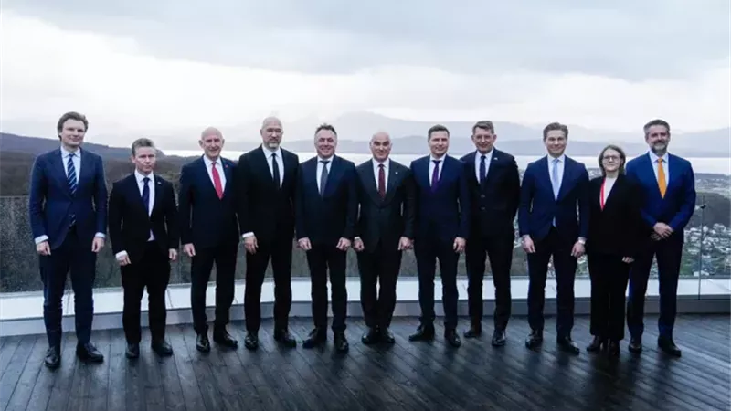 اجتماع وزراء دفاع