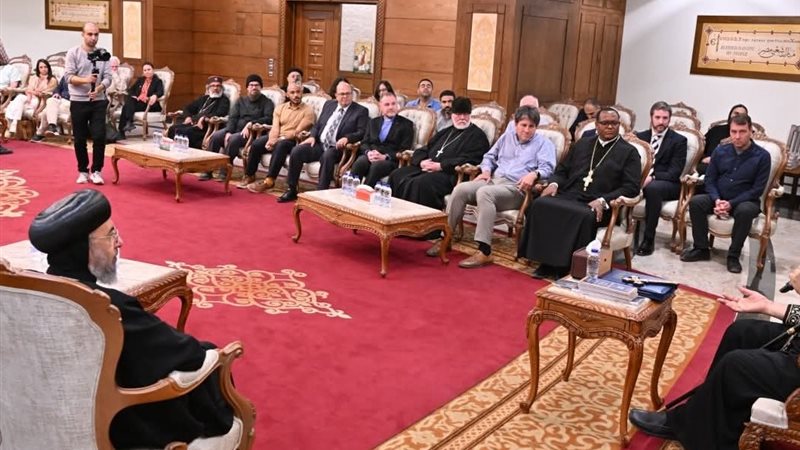 البابا يستقبل أعضاء