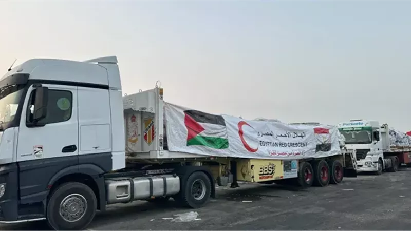 جانب من شاحانات المساعدات