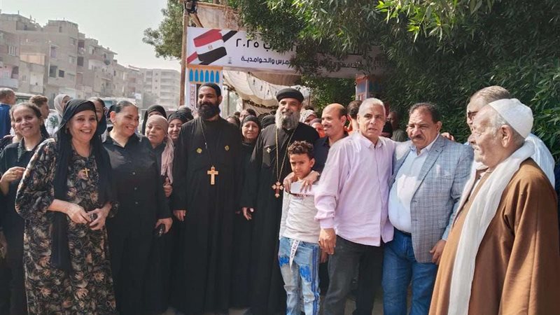 أمام لجان حي أبو