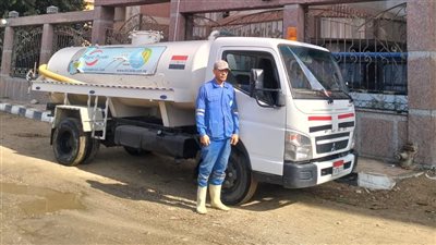 فرق مياه المنوفية تنتشل تجمعات الأمطار لضمان انسياب الحركة المرورية
