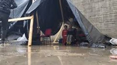 كارثة إنسانية في غزة.. خيام النازحين غارقة وذخائر غير متفجرة تهدد السكان