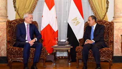 وزير الخارجية يجري مباحثات مع وزير العدل والشرطة السويسري لتعزيز التعاون الثنائي