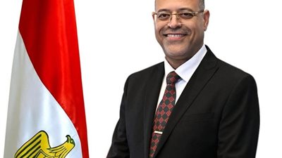 وزير العمل يدعو الشباب للاستفادة من مبادرة التدريب المهني داخل المنشأة