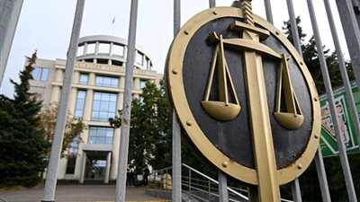 بتهمة تهريب صقور مهددة بالانقراض.. القضاء الروسي يقضي بسجن إماراتي 6 سنوات 