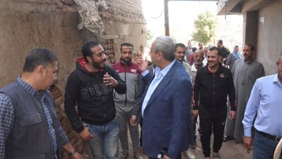 محافظ الغربية يتابع مشروعات التطوير والرصف بالمحلة الكبرى.. ويستجيب لشكاوى المواطنين