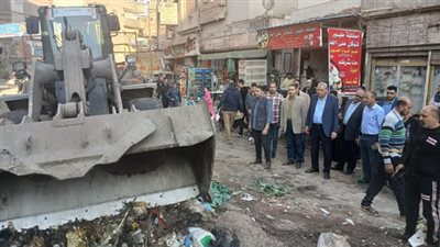 محافظ الغربية يتدخل لرفع القمامة في أبو دراع خلال جولة مفاجئة بالمحلة الكبرى