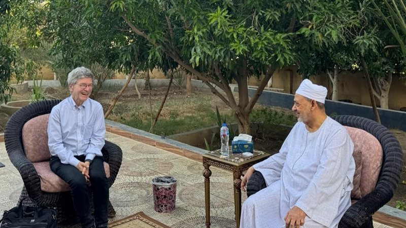 شيخ الأزهر يستقبل